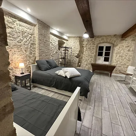 Prive Avec Piscine Vue Exceptionnelle Sur L'eau Holiday home Groslee